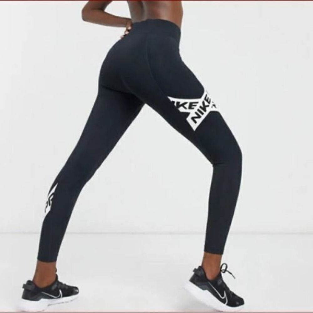NIKE BLACK PRO LOGO CAPRI LEGGINGS MEDIUM